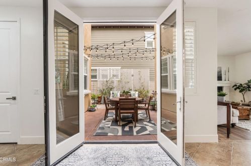 1404 Donegal Way, Oxnard CA  93035-1442 exterior