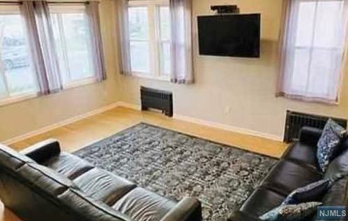 7 Holland Ave, Demarest NJ  07627-2607 exterior