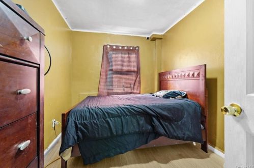 1036 215th St, Bronx NY 10469-1102 exterior