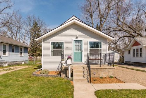 3411 Adams St, Kalamazoo, MI 49008-3933