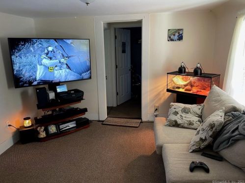 226 Farmington Ave, New Britain CT 06053-2932 exterior