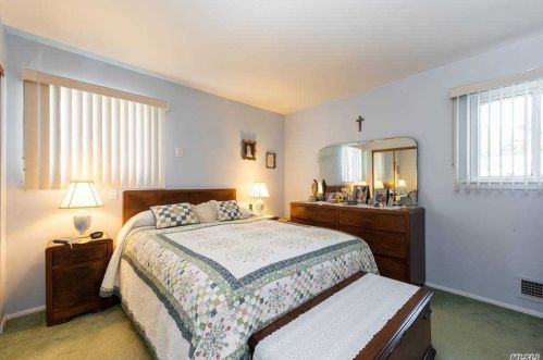 17 Algonquin Ln, Commack NY 11725-4601 exterior