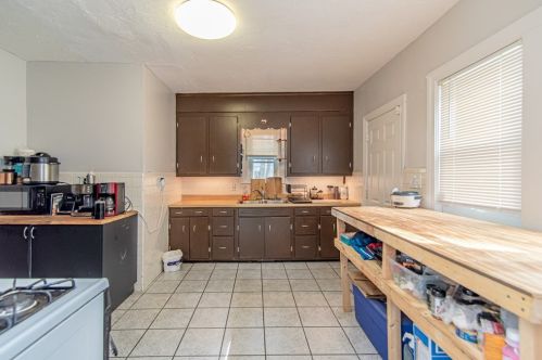 13 Ashwood St, Worcester MA 01604-3831 exterior