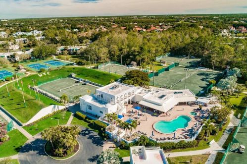 4870 Europa Dr, Naples FL 34105-5602 exterior