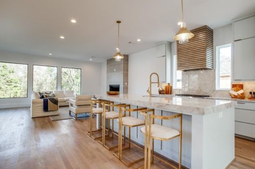 6811 Blessing Dr, Dallas TX 75214-2547 exterior