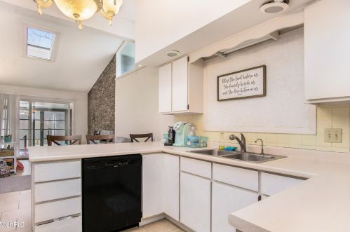 8696 Mdw Ln, Berrien Springs MI 49103-1426 exterior