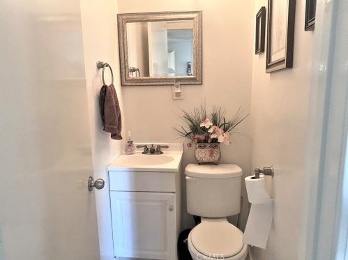 2630 L St, Bakersfield CA 93304-3045 exterior