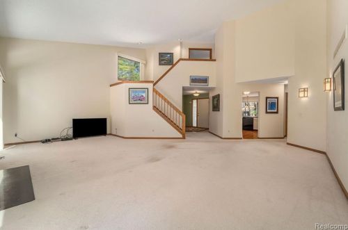 4082 Pinestead Dr, Walled Lake MI 48390-1344 exterior