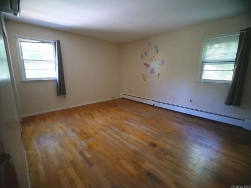 815 Tulip Dr, Valley Cottage NY 10989-2204 exterior