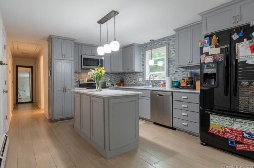 9 Pne Dr, Windsor CT 06095-3531 exterior