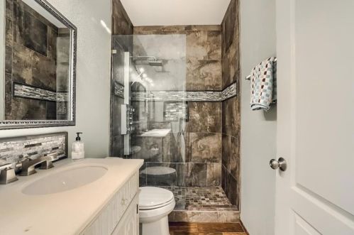 8514 Frst Hts Ln, Austin TX 78749-3500 exterior