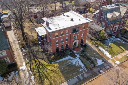 16 Kingsbury Pl, Saint Louis MO 63112-1825 exterior