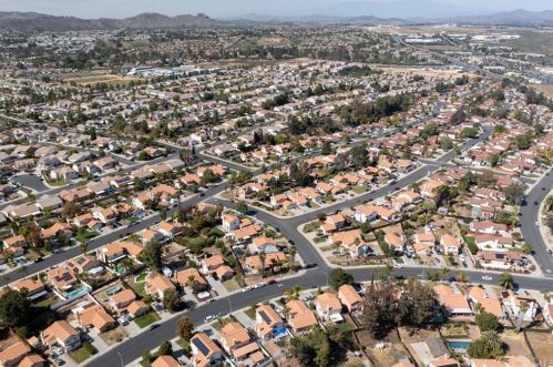 39714 Rustic Glen Dr, Temecula CA 92591-4525 exterior