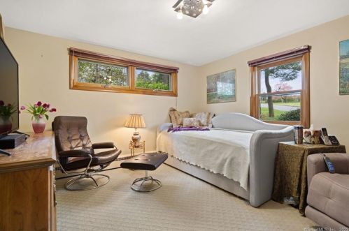 32 Skyline Dr, Farmington CT 06032-2019 exterior