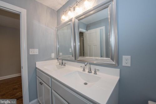 323 Abbey Rd, Berwyn PA 19312-1830 exterior