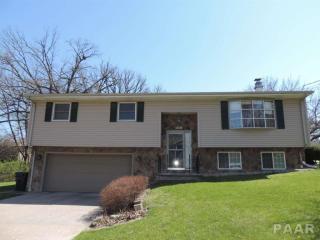 108 Country Club Dr, Pekin, IL 61554-2661
