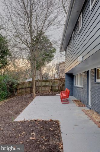 4513 Apple Tree Dr, Alexandria VA  22310-2901 exterior