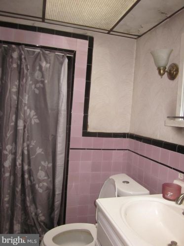 3305 Englewood St, Philadelphia PA 19149-1613 exterior