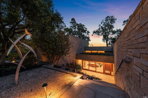 2 De Silva Is Dr, Mill Valley CA 94941-3004 exterior