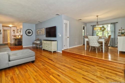 26 Dauria Dr, Seymour CT 06483-2305 exterior