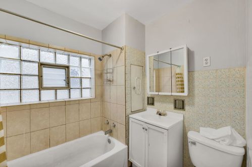 2946 Rockwell St, Chicago IL 60647-4087 exterior