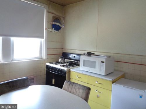 7233 Limekiln Pike, Philadelphia PA 19138-1333 exterior