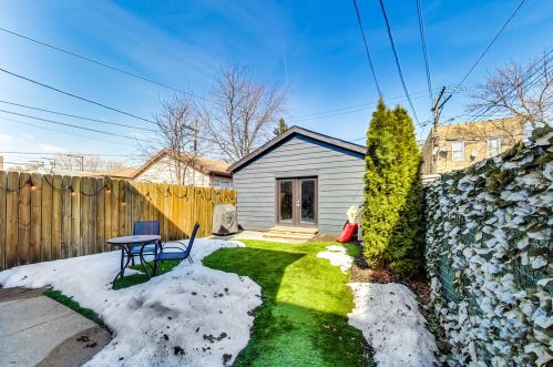 1942 Summerdale Ave, Chicago IL 60640-1039 exterior