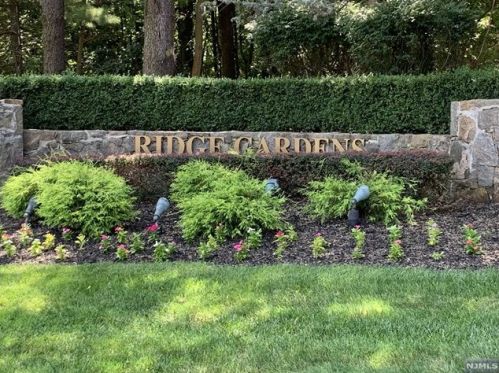 1407 Faulkner Ct, Mahwah, NJ 07430-3483