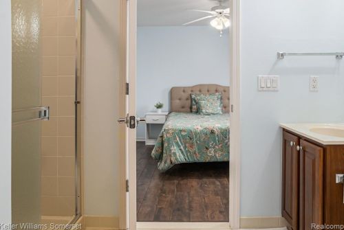 5348 Creekmonte Dr, Rochester MI 48306-4793 exterior