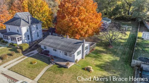 125 High St, Middlevle MI 49333-9466 exterior