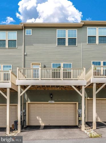 22213 Broadway Ave, Clarksburg MD 20871-3430 exterior