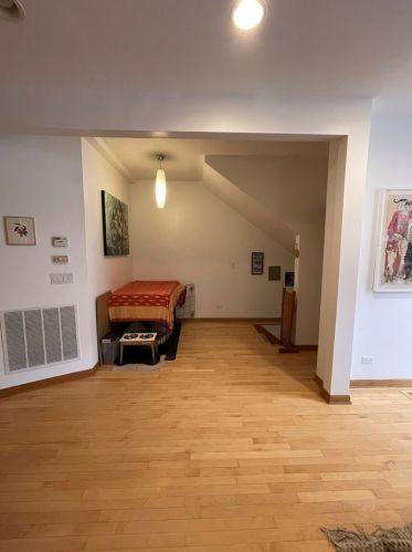 2746 Ashland Ave, Chicago IL 60657-6564 exterior