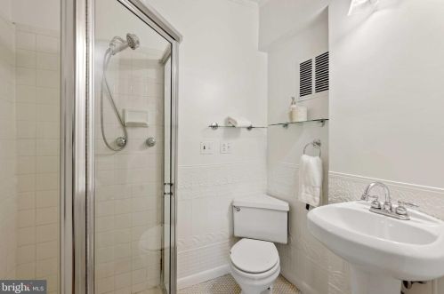 2731 Dumbarton St, Washington DC 20007-3336 exterior