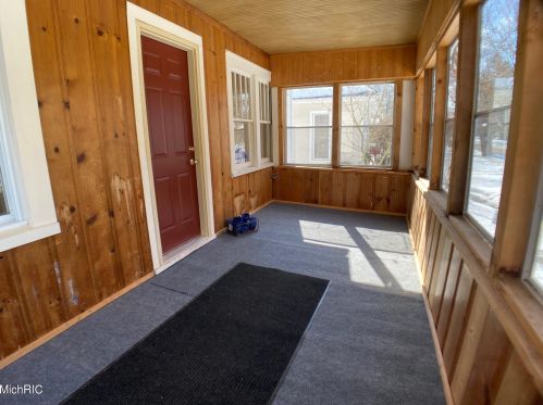 544 Clarendon St, Kalamazoo, MI 49006-3071