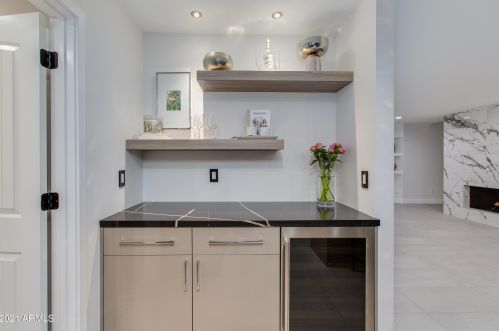 9919 47th Pl, Phoenix AZ  85028-4242 exterior