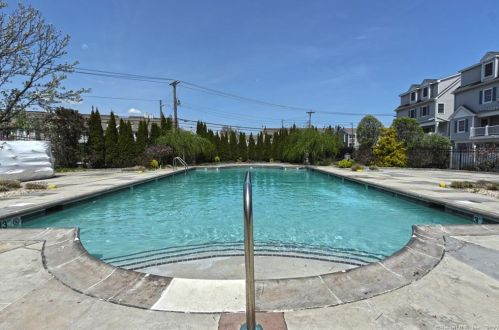 93 Sandpiper Cres, Milford CT 06460-7942 exterior