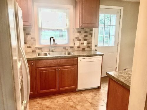 125 Sunrise Ter, Springfield MA 01119-2516 exterior