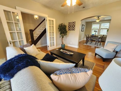 2808 Clermont Ave, Pittsburgh, PA 15227-2530