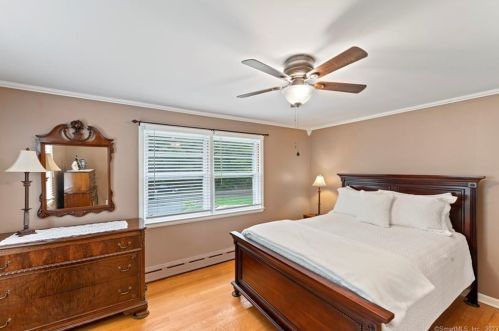 408 Hawthorne Ave, Derby CT 06418-1101 exterior