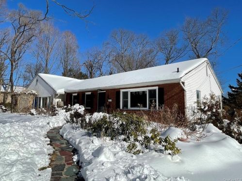 117 Ridge Rd, Valley Cottage, NY 10989-2466