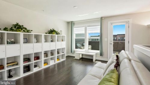 917 King Farm Blvd, Rockville MD 20850-6610 exterior