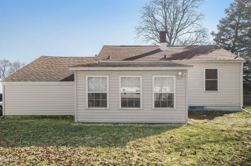 2820 Emerald Dr, Kalamazoo, MI 49001-4547