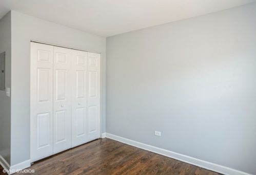 6433 Damen Ave, Chicago IL 60645-5605 exterior