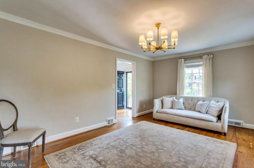 827 Royal St, Alexandria VA  22314-4340 exterior