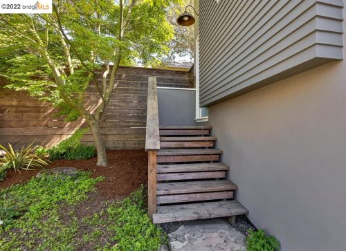 1614 Capistrano Ave, Berkeley CA 94707-1803 exterior