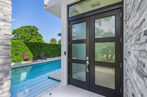 601 91 Ave, Naples FL 34108-2426 exterior