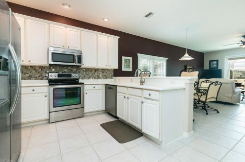 2816 Amberwood Ln, Naples FL 34120-7523 exterior