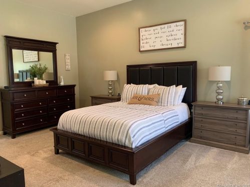 33 Magnolia Ct, Torrington CT 06790-2666 exterior