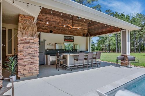 3315 Spg Br Rd, Montgomery TX 77316-2503 exterior