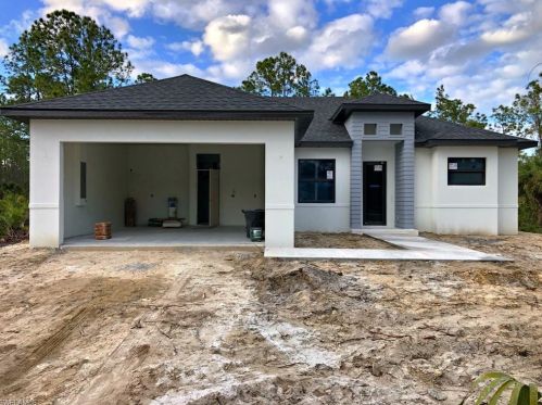 4109 6th Ave, Naples, FL 34120-9163